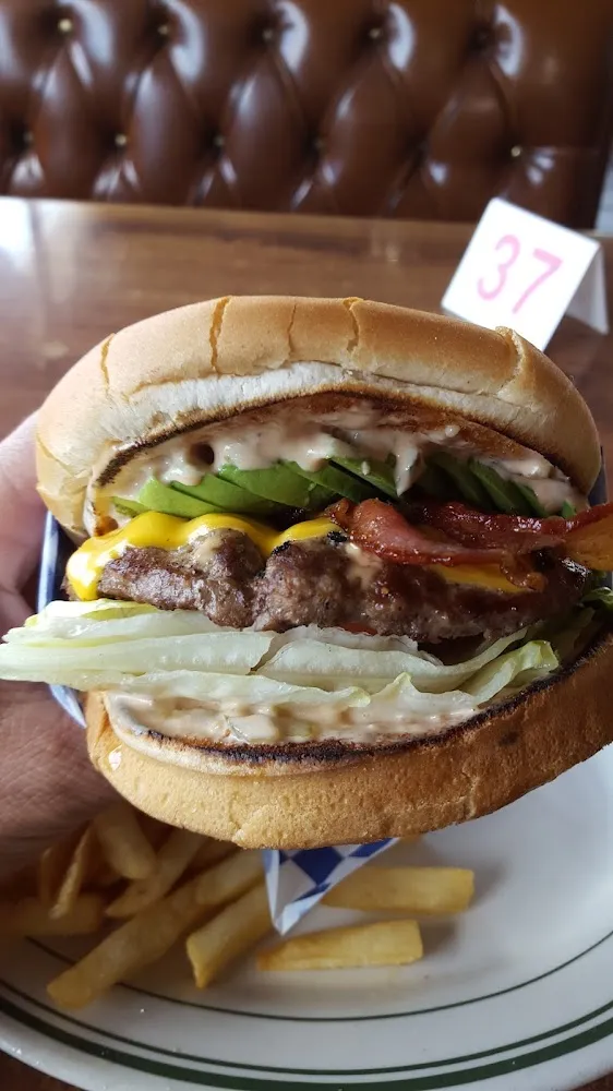 Bacon Abocado Cheeseburger